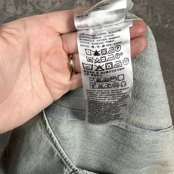 Levis Pearl Snap Light Wash Denim Button Down Womens M Western Yoke Pockets - Picture 8 of 9